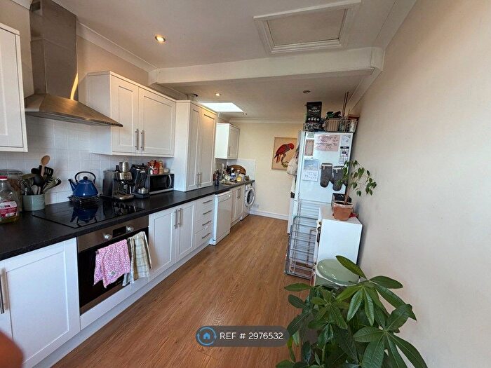 2 Bedroom Flat To Rent In Whatley Road, Bristol, BS8