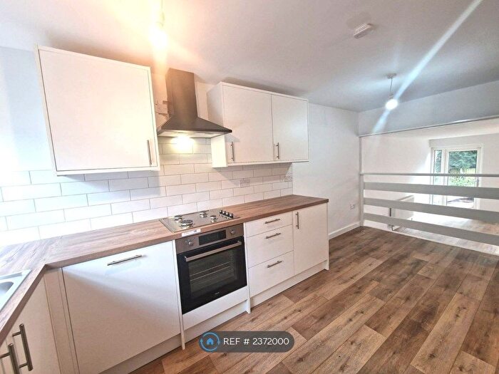 3 Bedroom End Of Terrace House To Rent In Minden Grove, Birmingham, B29