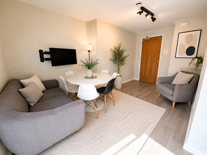 1 Bedroom Flat To Rent In Forster Street - Bed - Wp, Lenton, East Midlands, NG7