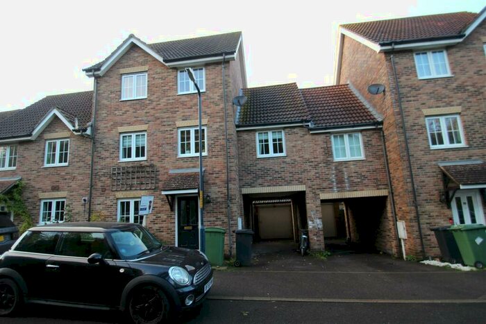 4 Bedroom Town House To Rent In Maidstone Kent, ME15
