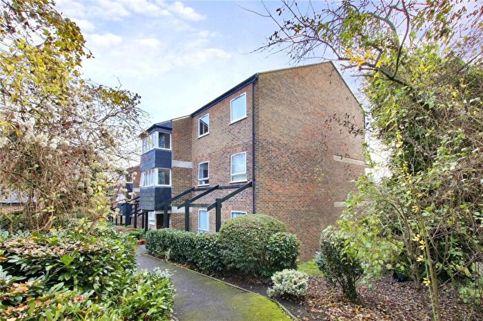 2 Bedroom Flat To Rent In Lance Croft, New Ash Green, DA3