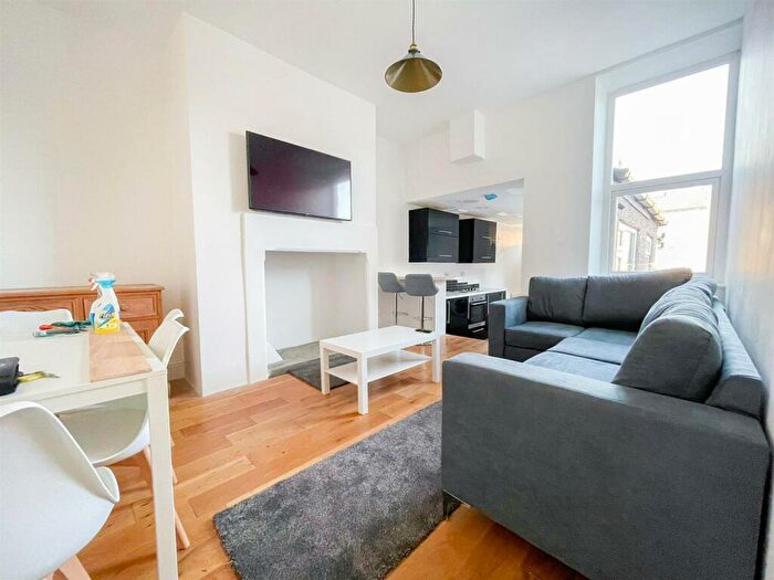 5 Bedroom Maisonette To Rent In Wolseley Gardens, Newcastle Upon Tyne, NE2