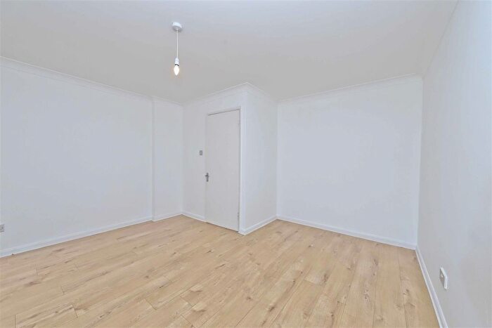 1 Bedroom Flat For Sale In Gainsborough Road, Hayes, UB4