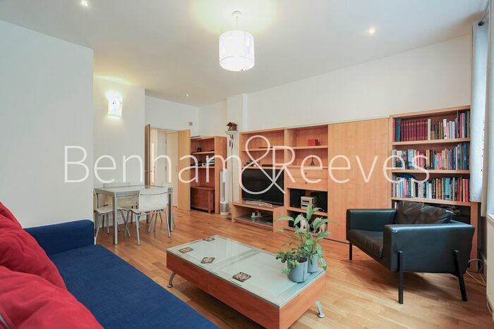 2 Bedroom Flat To Rent In Bride Court, City, EC4Y