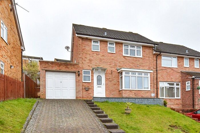 3 Bedroom Semi Detached House For Sale In Mossbank, Walderslade, Chatham, Kent, ME5