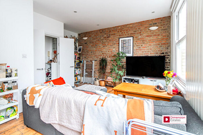 2 Bedroom Flat To Rent In Reighton Road, Upper Clapton, Hackney, E5