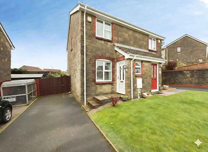 2 Bedroom Semi-Detached House For Sale In Ffordd Dewi, Llangyfelach, Swansea, SA6