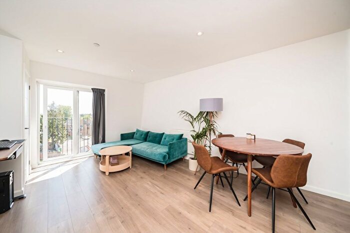 1 Bedroom Flat To Rent In Kingston Road, Wimbledon Chase, SW20