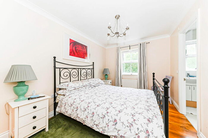 3 Bedroom Terraced House For Sale In Sparkes Close, Bromley, BR2