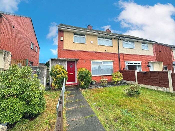 3 Bedroom Semi-Detached House For Sale In Clough Avenue, Westhoughton, Bolton, BL5