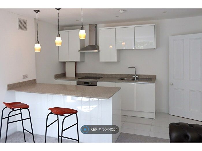 1 Bedroom Flat To Rent In Avenue Park Road, London, SE27
