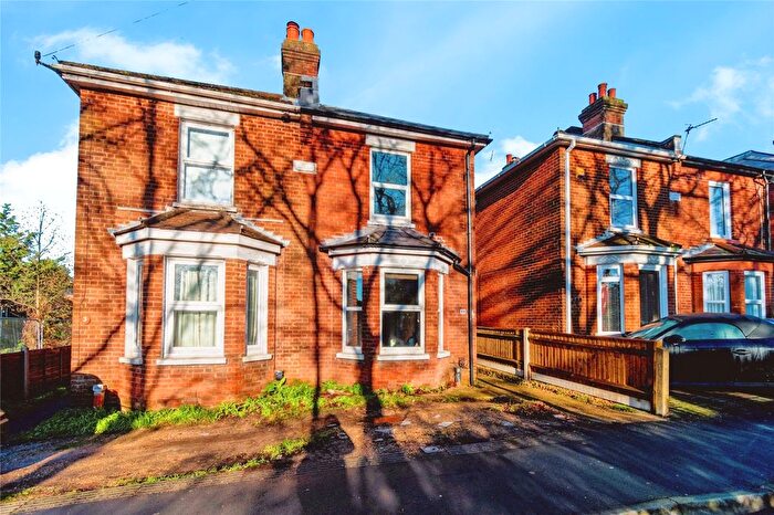 3 Bedroom Semi Detached House For Sale In Tremona Road, Southampton, Hampshire, SO16