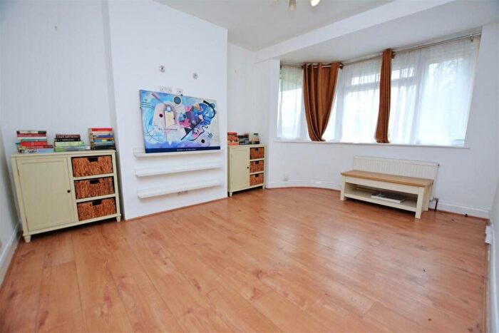 1 Bedroom Flat To Rent In Windsor Avenue, London, SW19