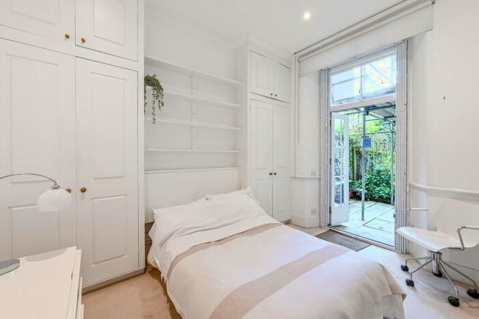 1 Bedroom Flat To Rent In Regents Park Terrace, Camden, London, NW1