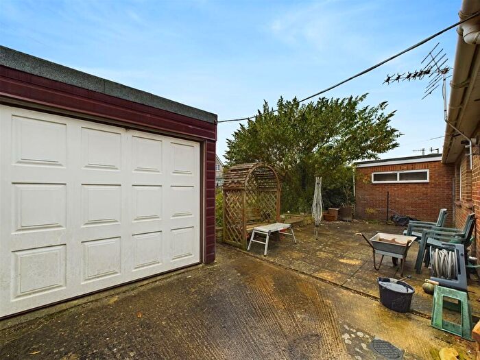 2 Bedroom Bungalow For Sale In Horsebrook Park, Calne, SN11
