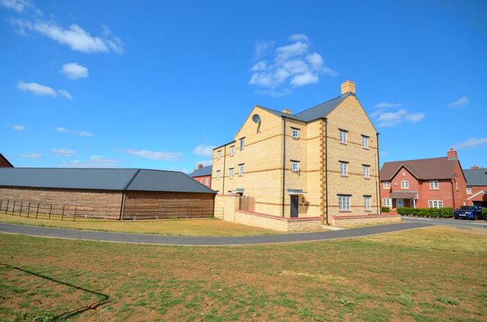 2 Bedroom Flat To Rent In Poppyfield Road, Wootton, Northampton, Northamptonshire, NN4