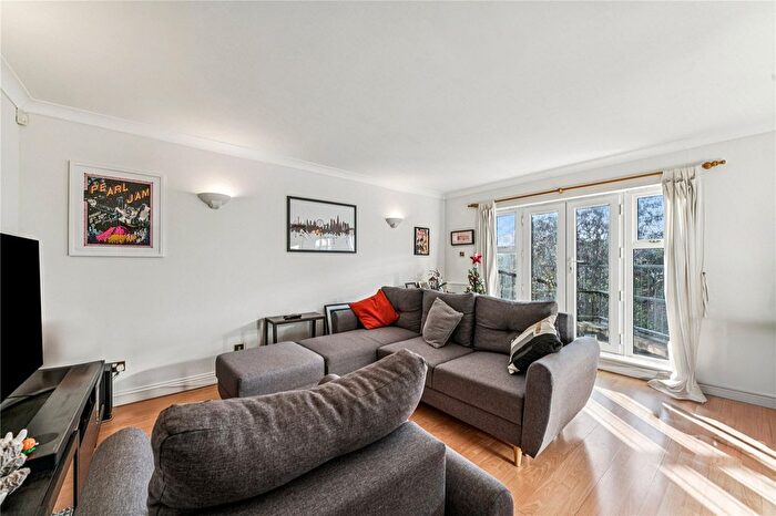 2 Bedroom Flat For Sale In Chesterton Close, SW18
