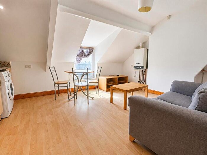 2 Bedroom Flat To Rent In Newport Road, Roath, CF24