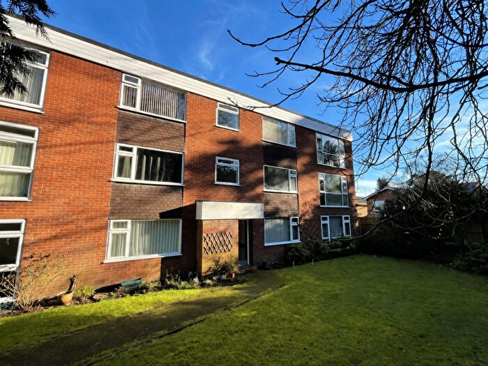 2 Bedroom Flat For Sale In Somerleyton Court, Kidderminster, DY10