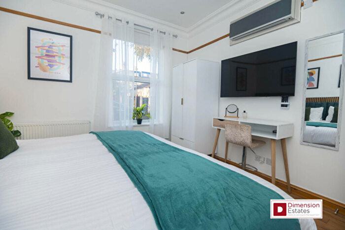 3 Bedroom Flat To Rent In Millfields Road, Lower Clapton, Hackney, E5