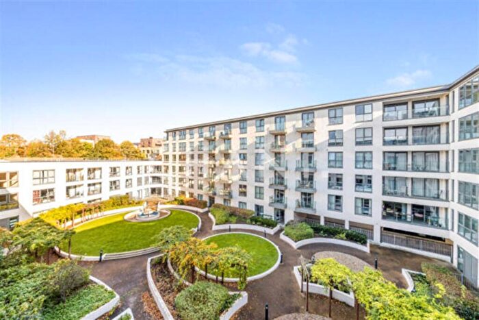 3 Bedroom Apartment To Rent In St Williams Court, Kings Cross, Islington, Gifford Street, London, N1