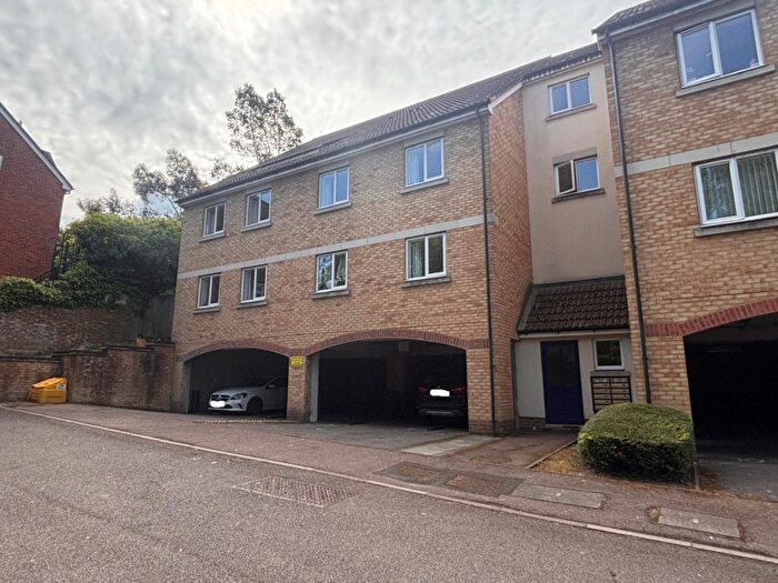 2 Bedroom Flat To Rent In Knights Place, Redhill, RH1