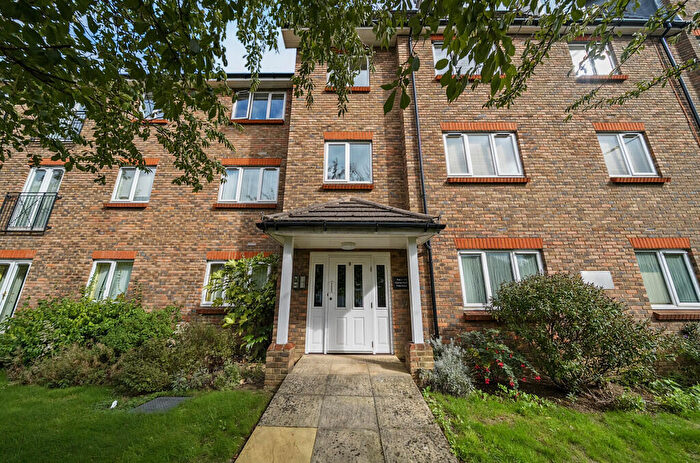 2 Bedroom Flat For Sale In Elm Road, Sidcup, DA14