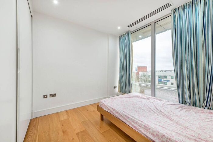 Studio To Rent In Trinity Square, Hounslow, TW3
