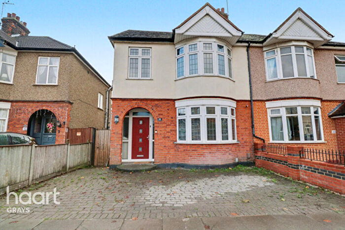 4 Bedroom Semi Detached House For Sale In Lenmore Avenue, Grays, RM17
