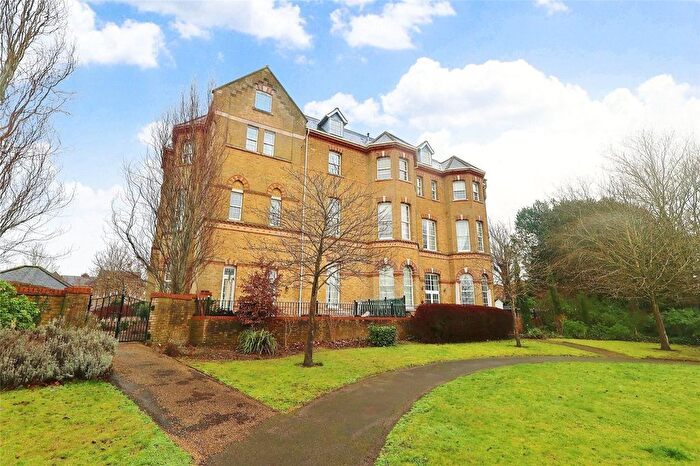 2 Bedroom Flat To Rent In Florence Way, Knaphill, Woking, Surrey, GU21