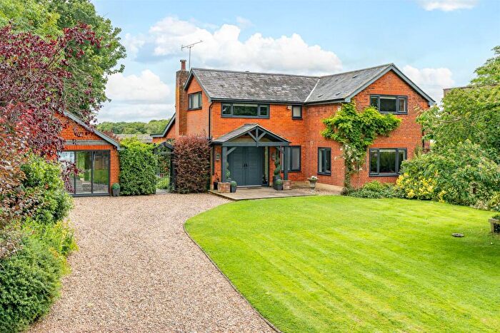 3 Bedroom Detached House For Sale In Bramfield Road, Datchworth, SG3
