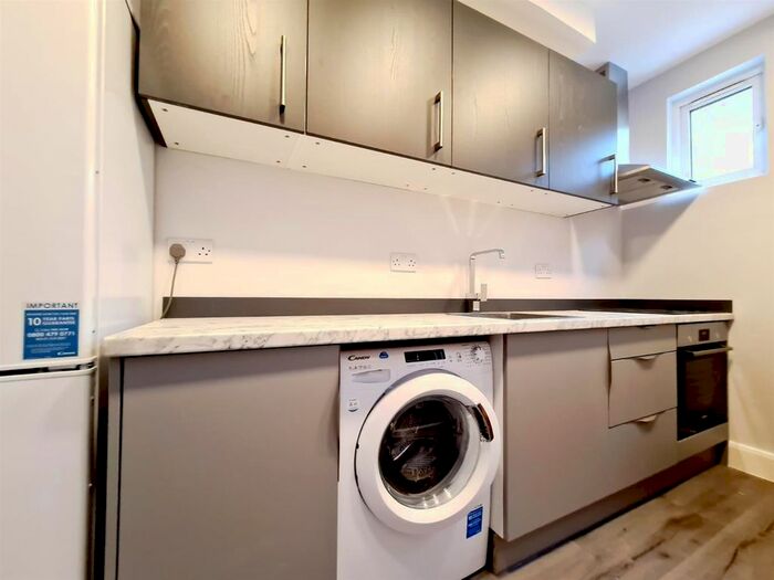 4 Bedroom Property To Rent In Durban Road, Haringey, London, N17