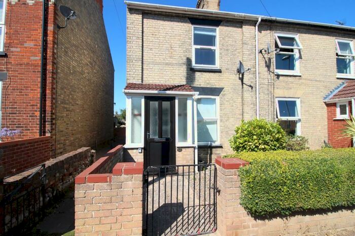 Semi-Detached House To Rent In Stradbroke Road, Gorleston, Great Yarmouth, Norfolk, NR31