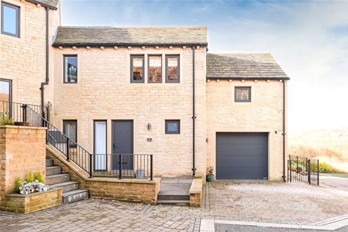 2 Bedroom End Terrace House For Sale In Newgate Fold, Holmfirth, HD9