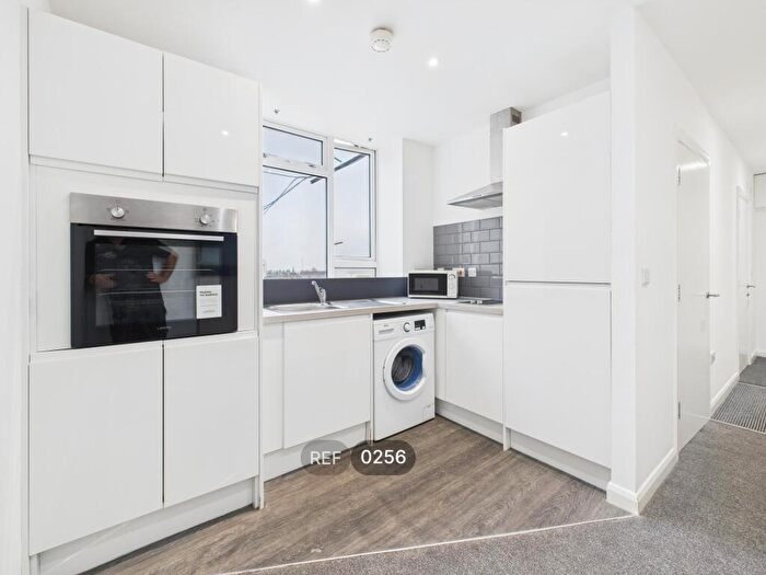 1 Bedroom Apartment To Rent In Centre Court, Paragon Street, HU1