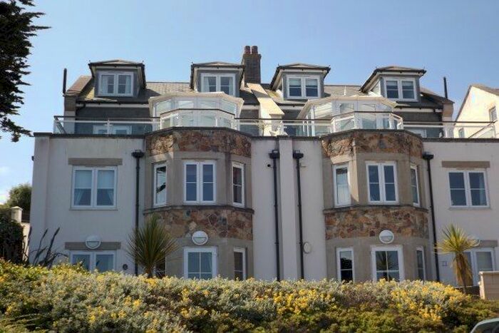 1 Bedroom Flat To Rent In Boskerris Road Carbis Bay, St. Ives, TR26