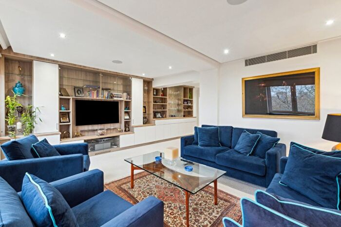 3 Bedroom Flat For Sale In Piccadilly, Mayfair, W1J