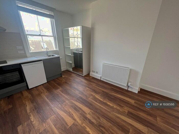 Studio To Rent In Lansdowne Place, Hove, BN3