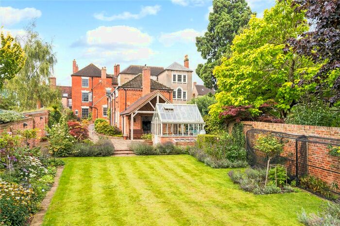 6 Bedroom Terraced House For Sale In Bridge Street, Pershore, Worcestershire, WR10