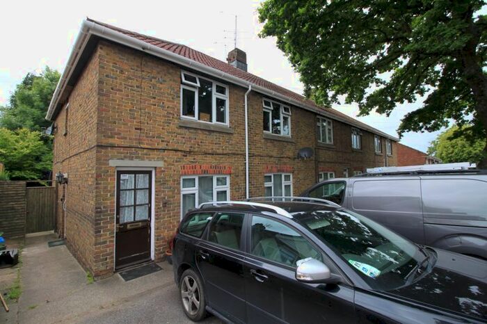 2 Bedroom Maisonette To Rent In Woodmill Lane, Southampton, SO18