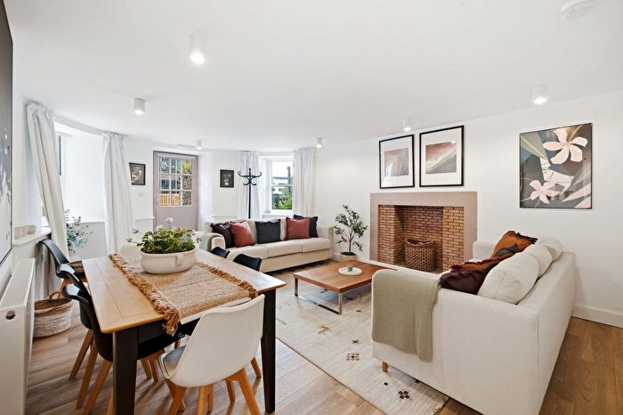 3 Bedroom Flat For Sale In Basement Flat, , Nethergate, Dundee, DD1