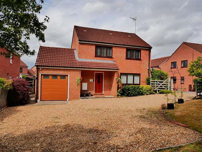 4 Bedroom Detached House For Sale In Fir Grove, Calne, SN11