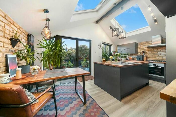 2 Bedroom Flat To Rent In Fairbridge Road, London, N19