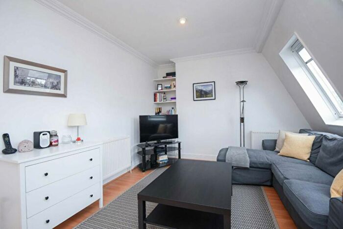 2 Bedroom Flat To Rent In Nassington Road, London, NW3