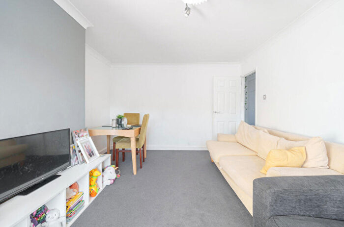 2 Bedroom Apartment For Sale In Park Crescent, Rottingdean, Brighton, East Sussex, BN2