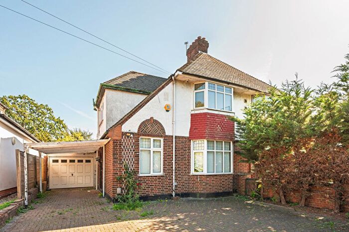 4 Bedroom Semi-detached House To Rent In Barnet Way, Mill Hill, London, NW7