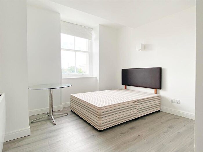 Studio To Rent In Buckingham Place - Modern Studio, BN1