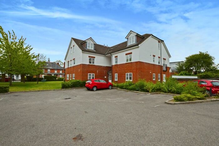 2 Bedroom Apartment To Rent In Kingsway, Woking, Surrey, GU21