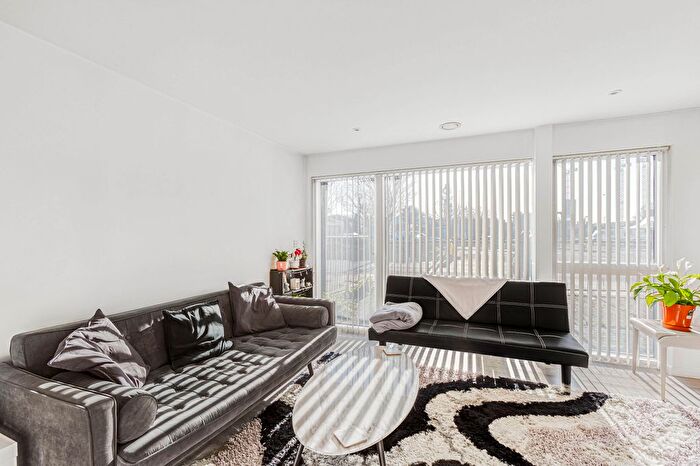 1 Bedroom Flat To Rent In Old Kent Road, London, SE1