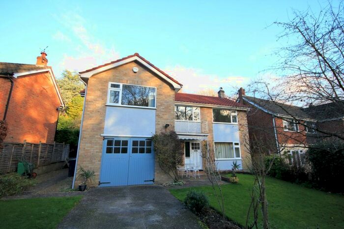 3 Bedroom Detached House To Rent In Westonbirt Drive, Caversham, Reading, Berkshire, RG4
